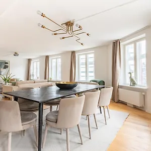 Sanders Regent - Chic Three-bedroom Near Square , Copenhagen Denmark